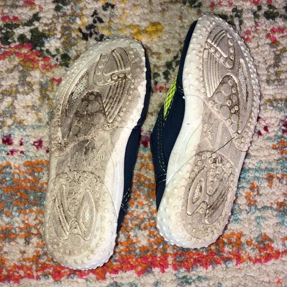 water shoes - Picture 2 of 2